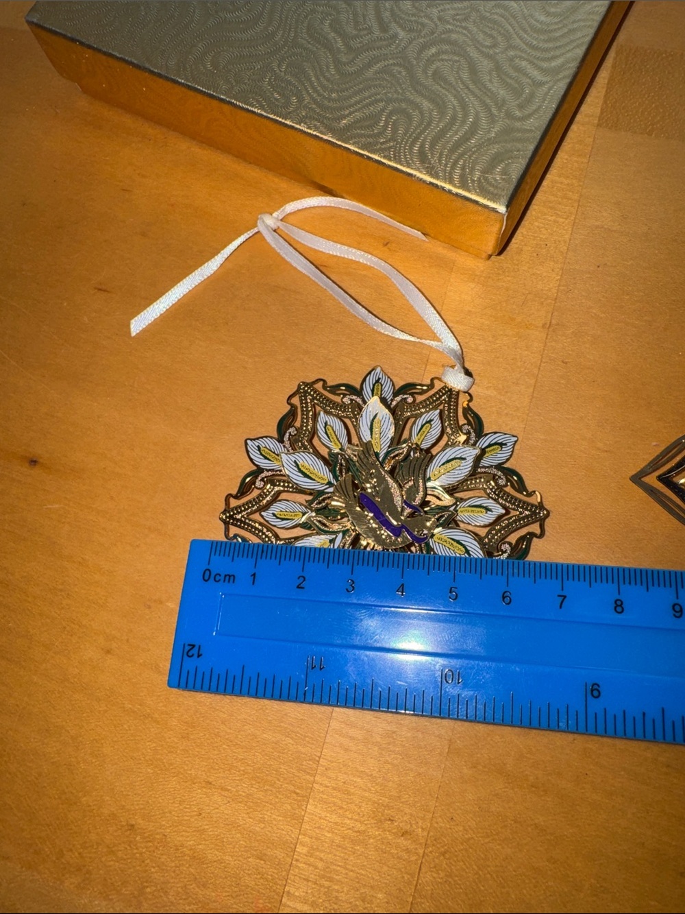 2 gold-finished decorative metal snowflake or floral ornaments made by ChemArt - Picture 8 of 15